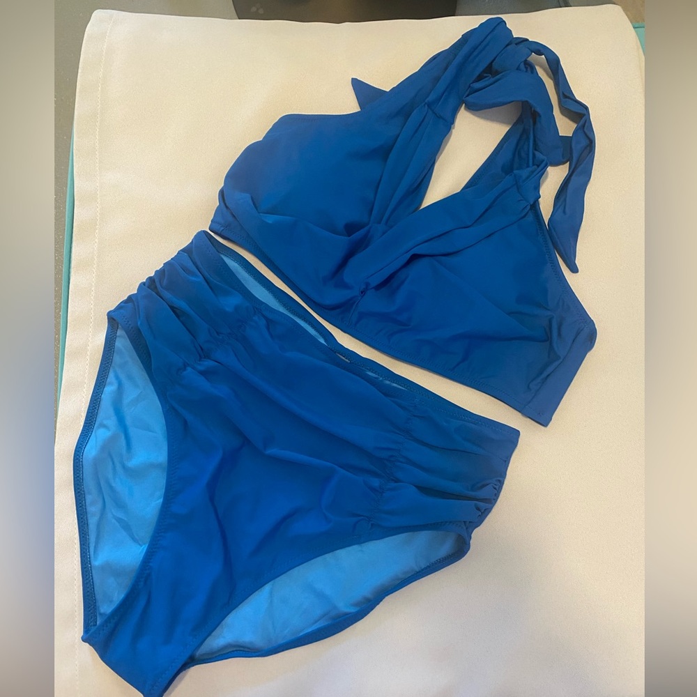 BOGO- 🤩 Just Bundle Blooming Jelly Blue Halter Bikini Set Size L